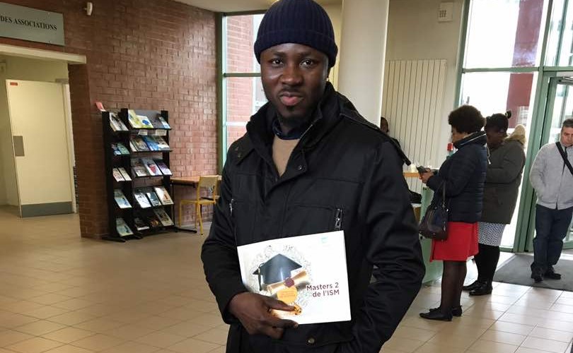 Niyi Kosi’Beru obtient brillamment son diplôme de Master 2